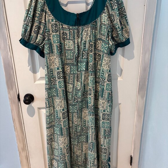 Vintage Green Pattern MuuMuu - Picture 2 of 4